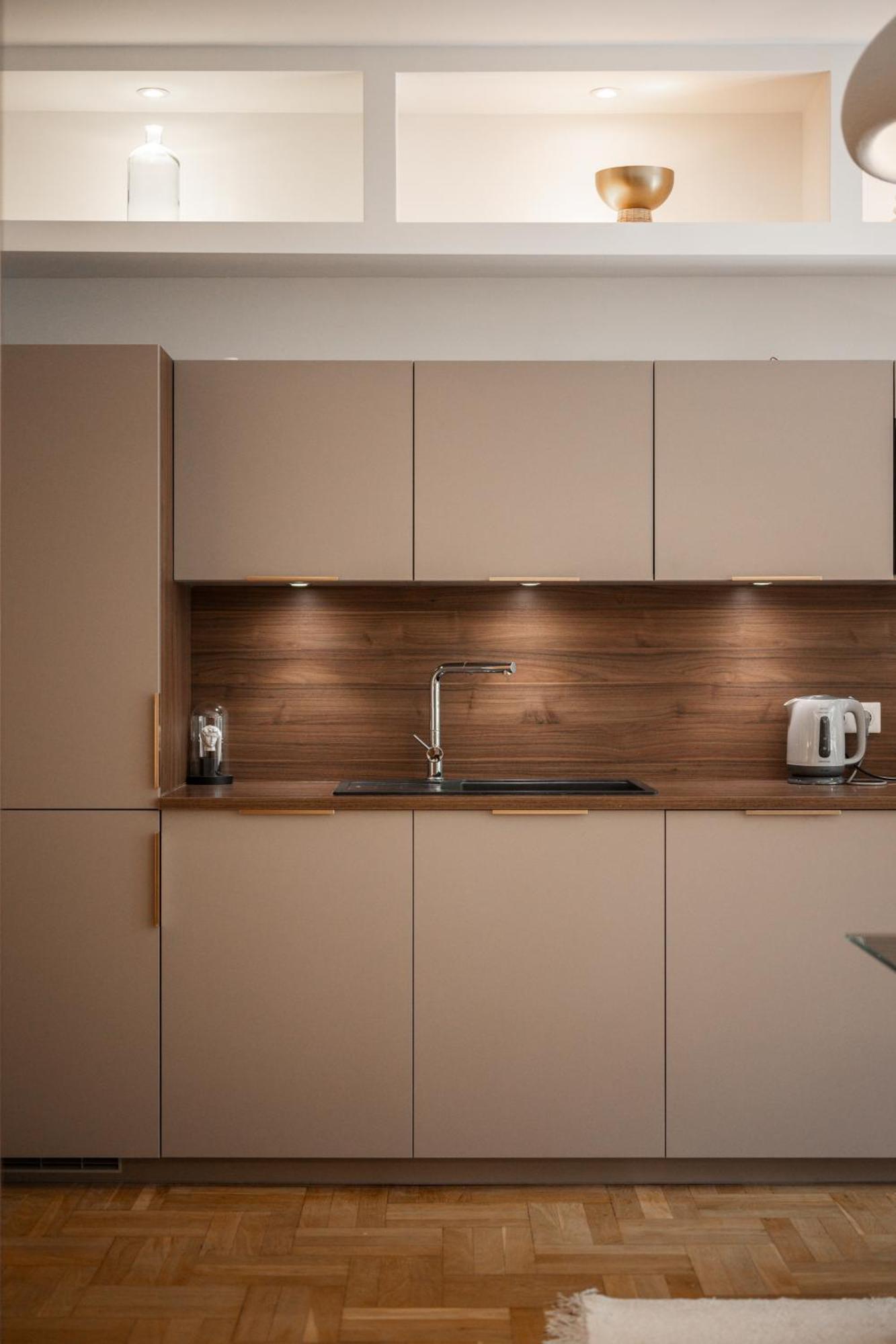 Appartamento Luxueux, Spacieux Et Equipe A 5 Min Du Port Nizza