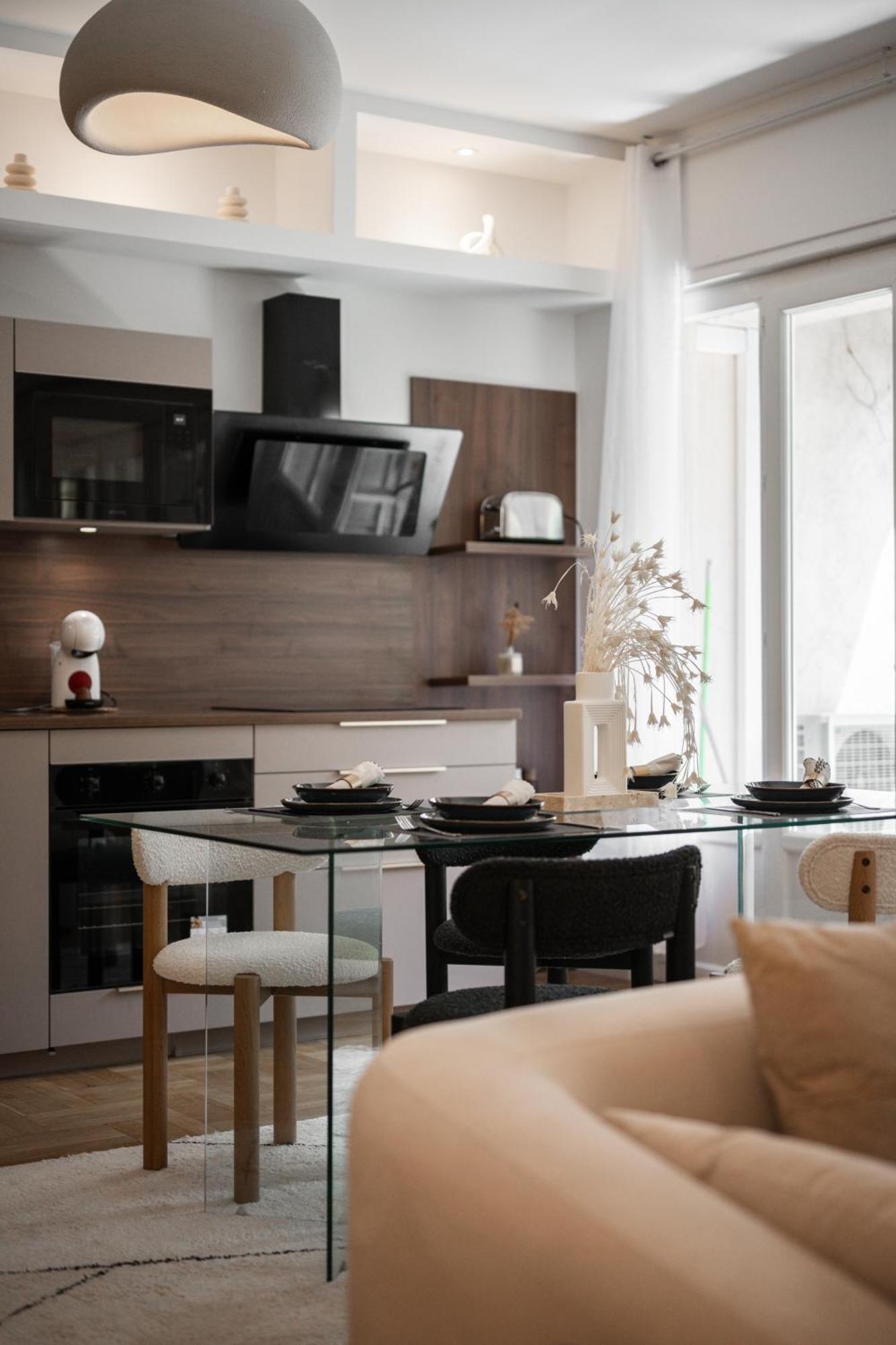 Appartamento Luxueux, Spacieux Et Equipe A 5 Min Du Port Nizza